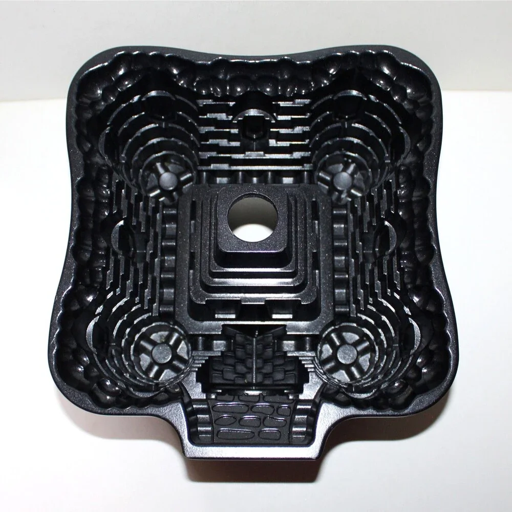 Nordic Ware Castle Bundt Cake Pan bakeware nonstick 10 cup Cast Aluminum USA